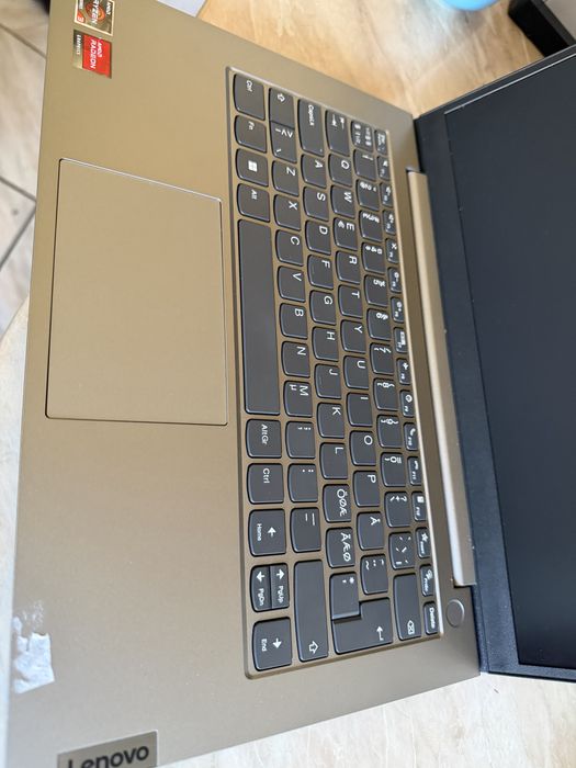Vand laptop Lenovo Thinkbook 14 G4 defect
