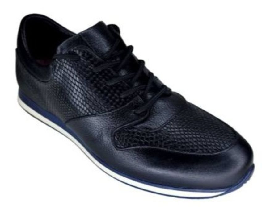 Кроссовки. Великаны. Кожанные.