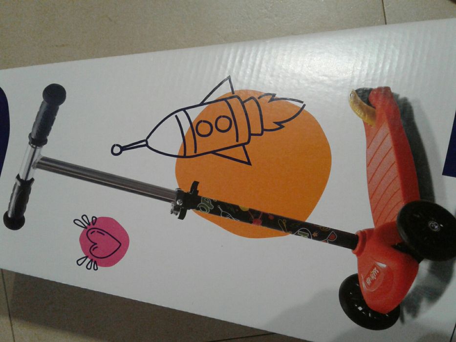 Trotineta cu 3 roti (2 pe fata), inaltime ghidon regl, h65-75cm, noua