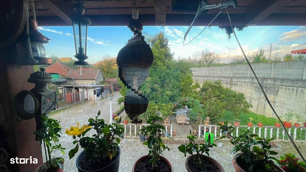 Casa 7 camere, teren 590 mp in Calnic
