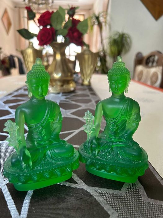 Două statuete cu Buddha al Medicinei/acrilic semitransparent/12,5cm×7,5cm/300g.