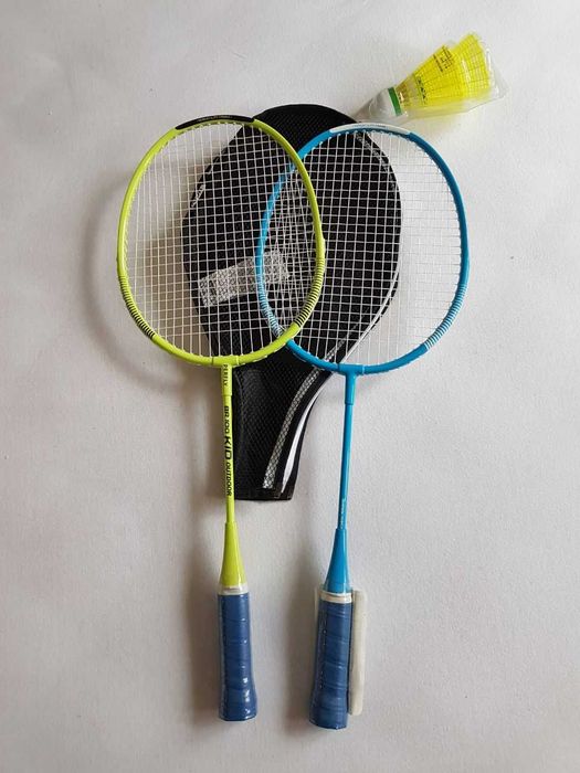 Rachete de badminton cu volane