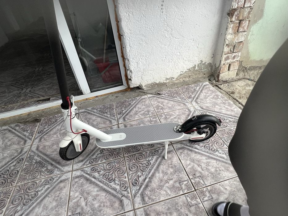 Trotinetă electrică prinde 30km are o autonomie de 24 25 de km