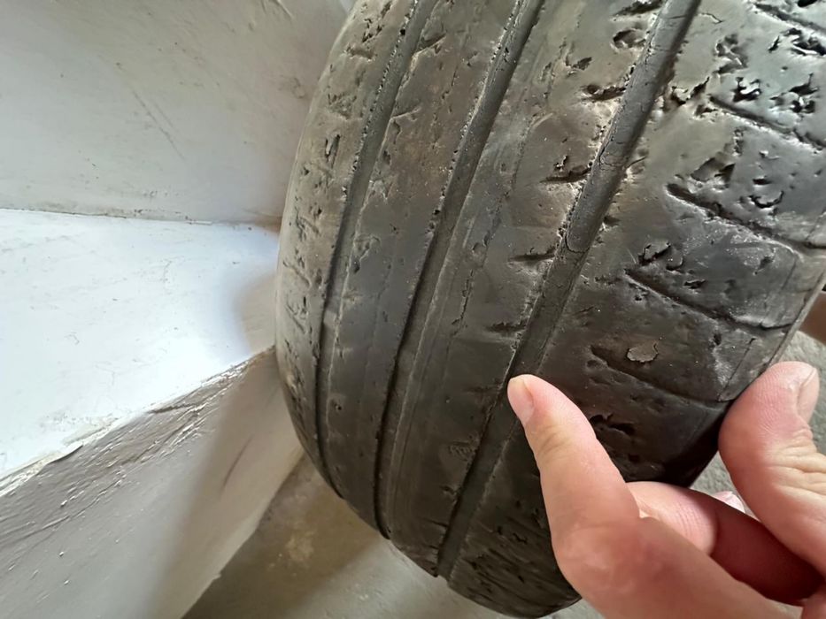 YOKOHAMA   215/50  R 17.