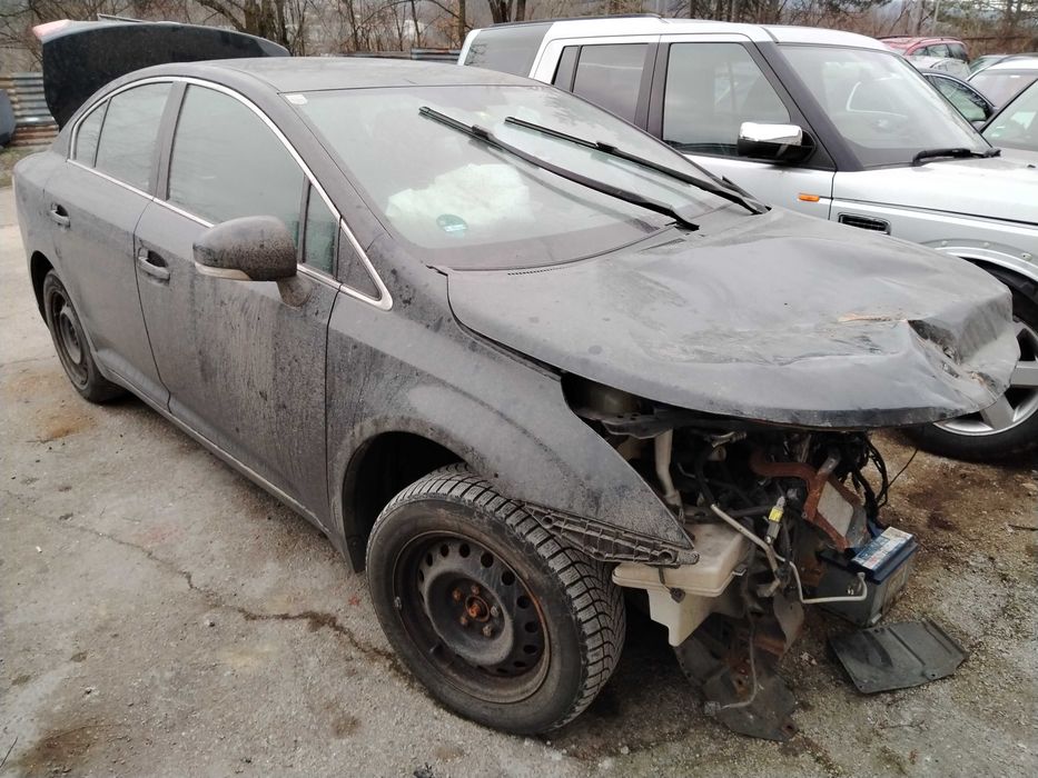 Toyota Avensis T27 2.0D4D 126 к.с. седан на части