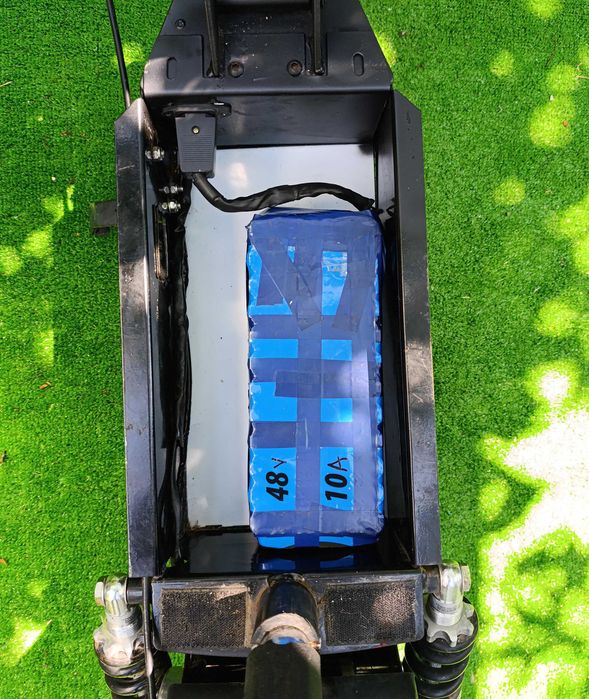 Trotineta electrica cu sa