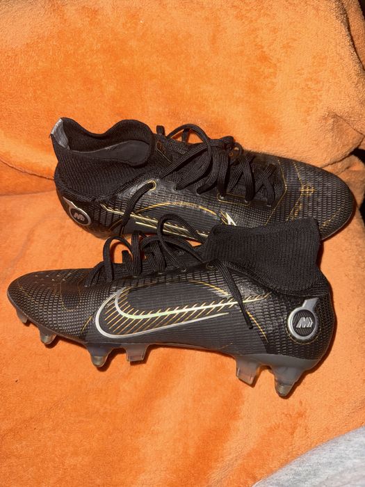 Ghete de fotbal marimea 40