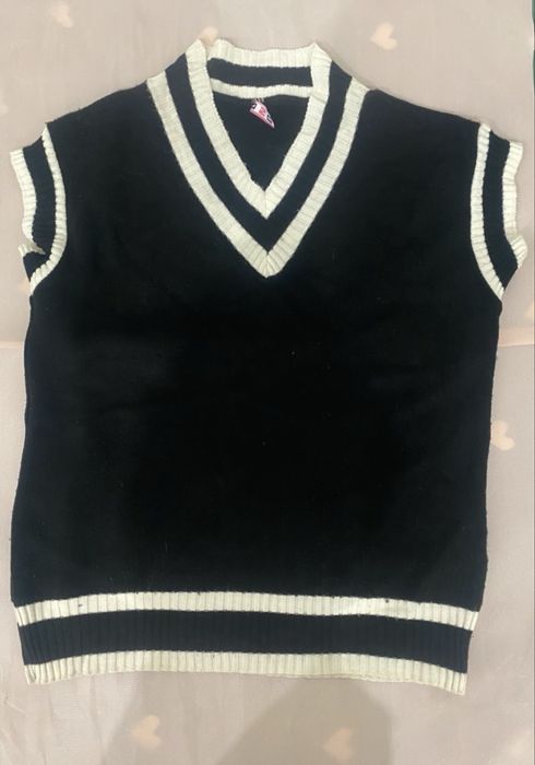 Черная школьная жилетка