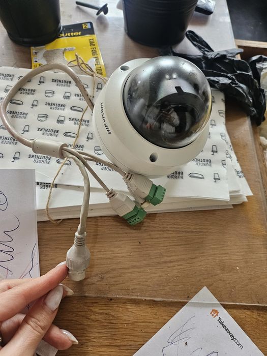 Камера бяла HIKVISION