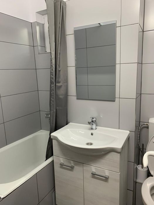 Închiriez apartament cu 170 pe zi