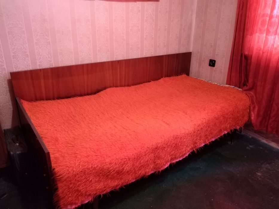 Легла от ъглова спалня с пружини