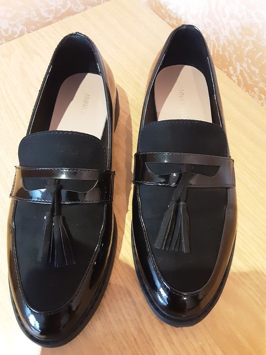 Дамски затворени обувки и чехли