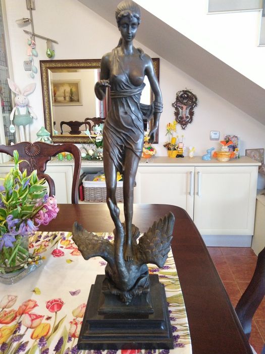 Бронзова статуетка"Леда и лебеда"