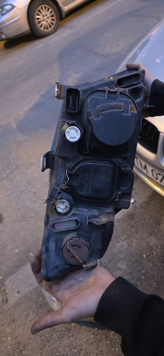 Faruri BMW e 90 ca noi