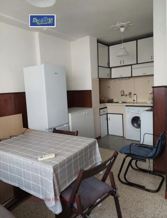 Продавам 3стаен апартамент