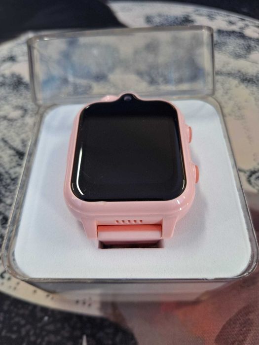 Ceas smartwatch GPS copii 4G LTE cu apel video, cameră și localizare – roz 30 mm și mai mic·Foarte bună