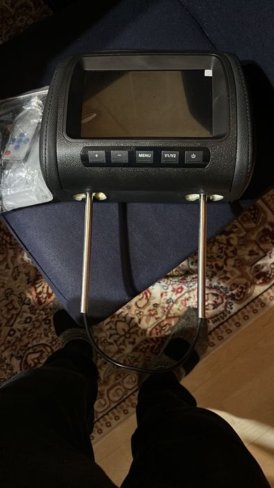 Подголовник для авто с планшетом унпверсальный