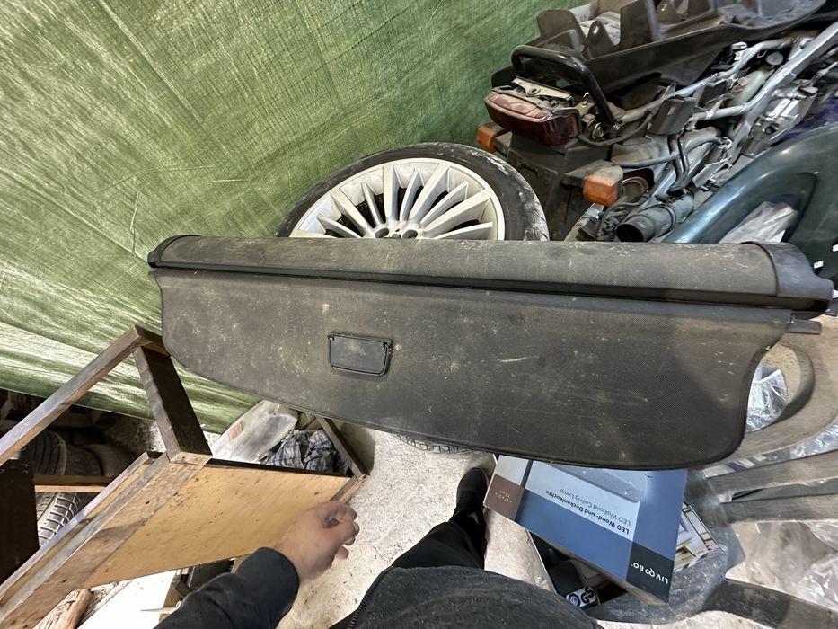 Продавам щора за багажник Audi A4 b6