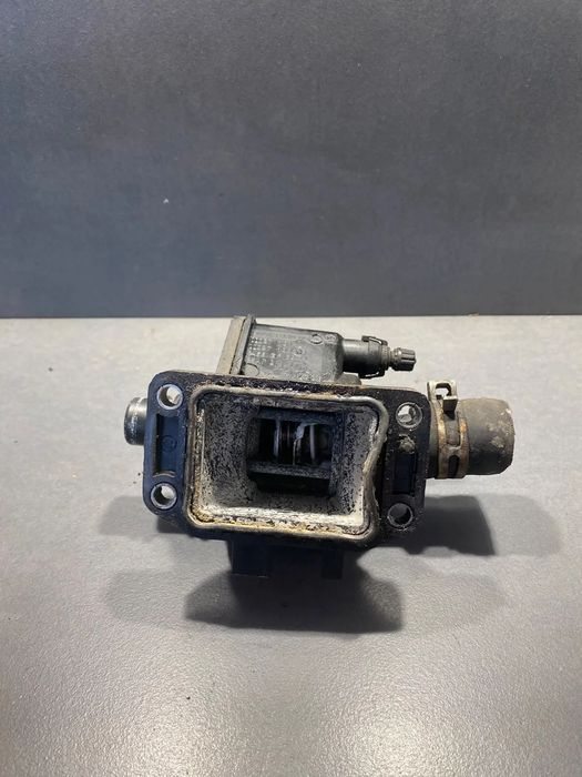 Carcasa termostat 96543 938 80 Citroen C3 2002 1.4 HDi MT (70 hp)