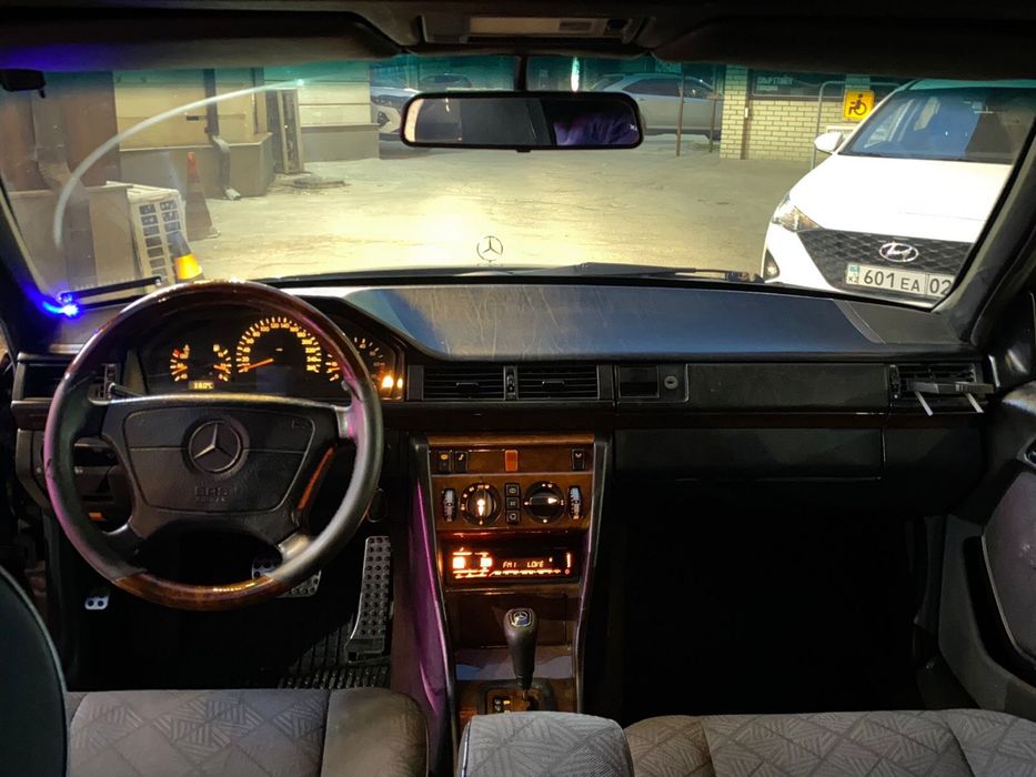 Мерседес 124 3.6 Амг