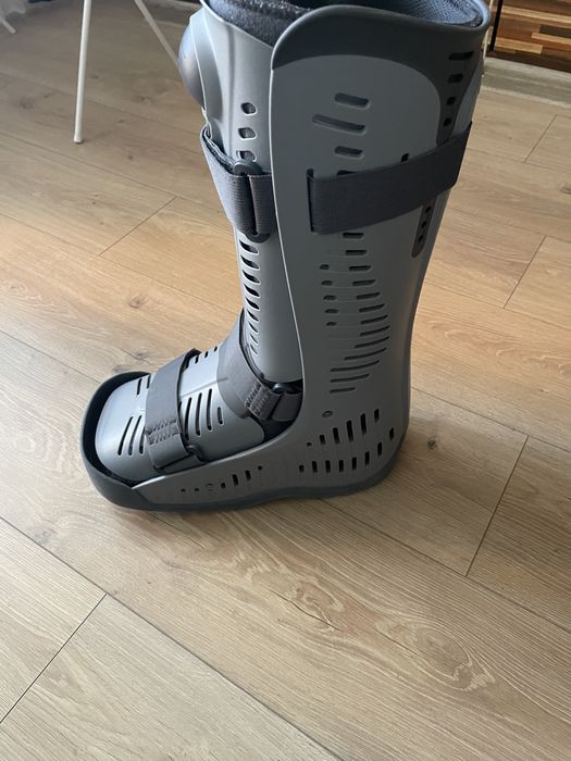 Ортопедичен медицински ботуш десен за скьсано ахилесово сухожилие