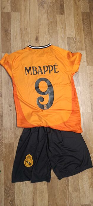 Продавам Футболен екип МBAPPE размер 158- 164см.