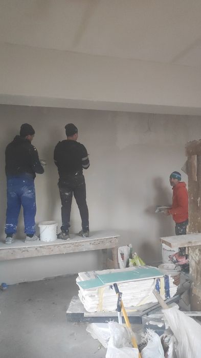 Meseriaș echipa tencuiala decorativa glet