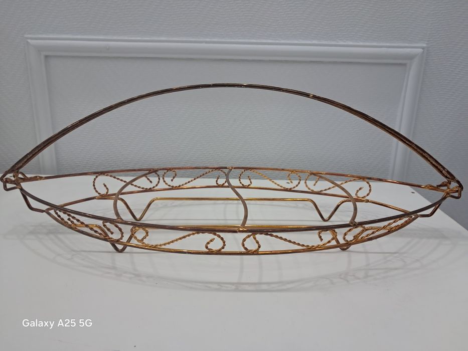 Золотые две вазы корзины.