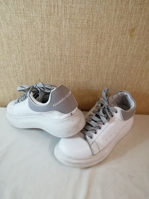 Продам кеды, кроссовки  недорого.