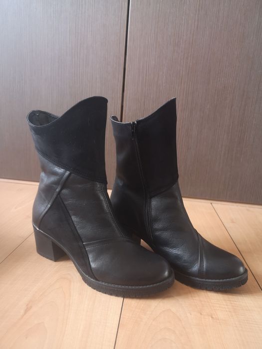Нови дамски черни боти на нисък ток