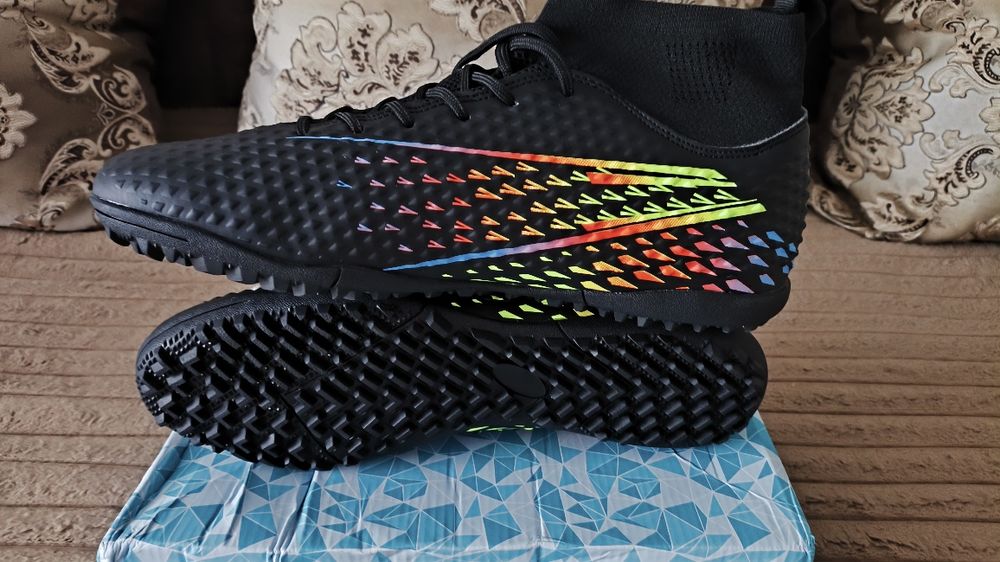 Бутцы футбольные