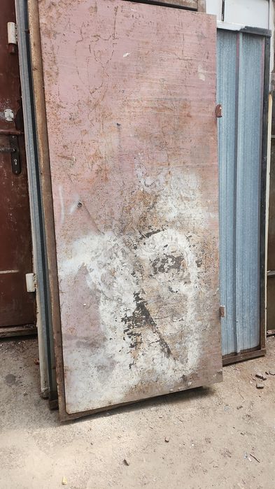 Двери металичечюские 2 шт   Трубы разные