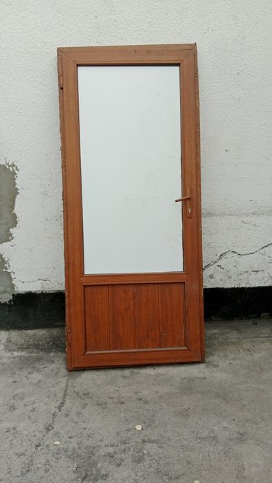 Дверь входная стеклянная