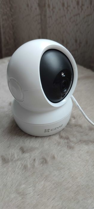 Вътрешна IP камера Ezviz C6N WiFi 2 Mpx FullHD Бебефон Въртяща се Приложение