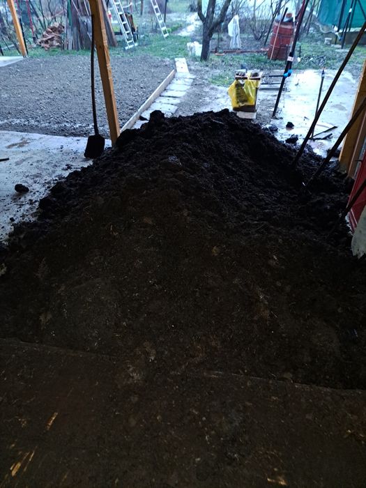 Vând gunoi putred de vaci