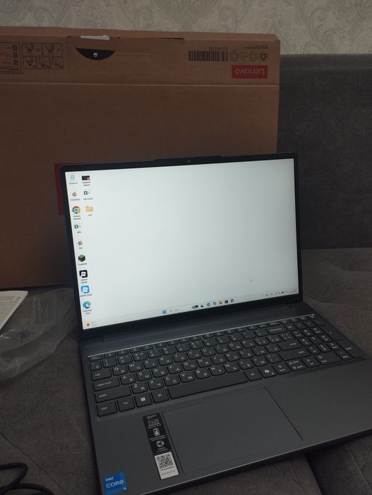 Lenovo IdeaPad Slim 3 15IRH10