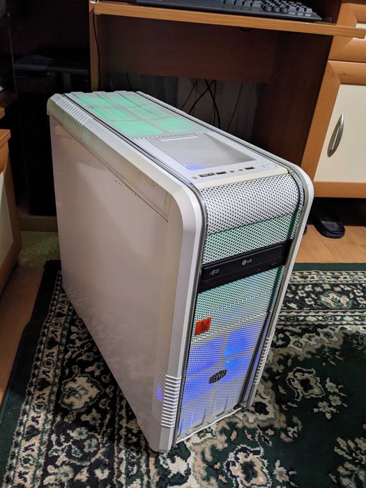 Ретро Геймърски компютър в Cooler Master | оригинален Windows 10 Pro