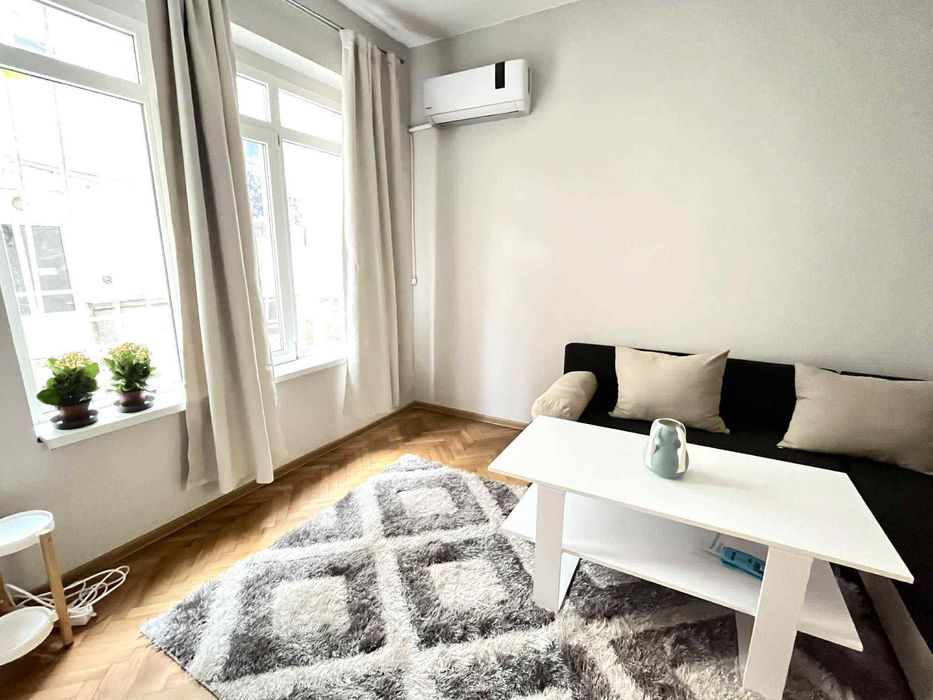 Дава се под наем Тристаен апартамент в София, Лозенец - 78 кв.м за 780 € - Снимка #1