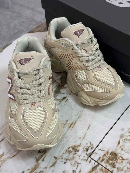 Нови дамски маратонки New Balance 9060 в бежово