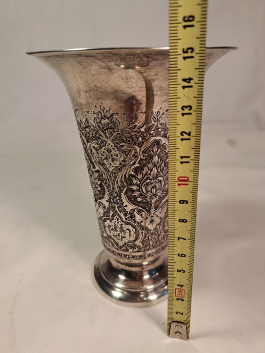 Стара сребърна ваза