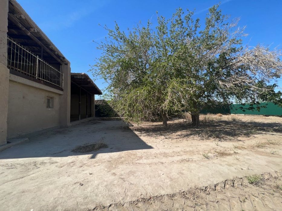 Uy sotiladi yer maydoni 1300  kelishamiz