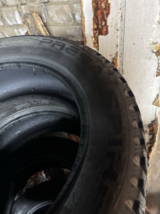 Продам комплект шин на 17