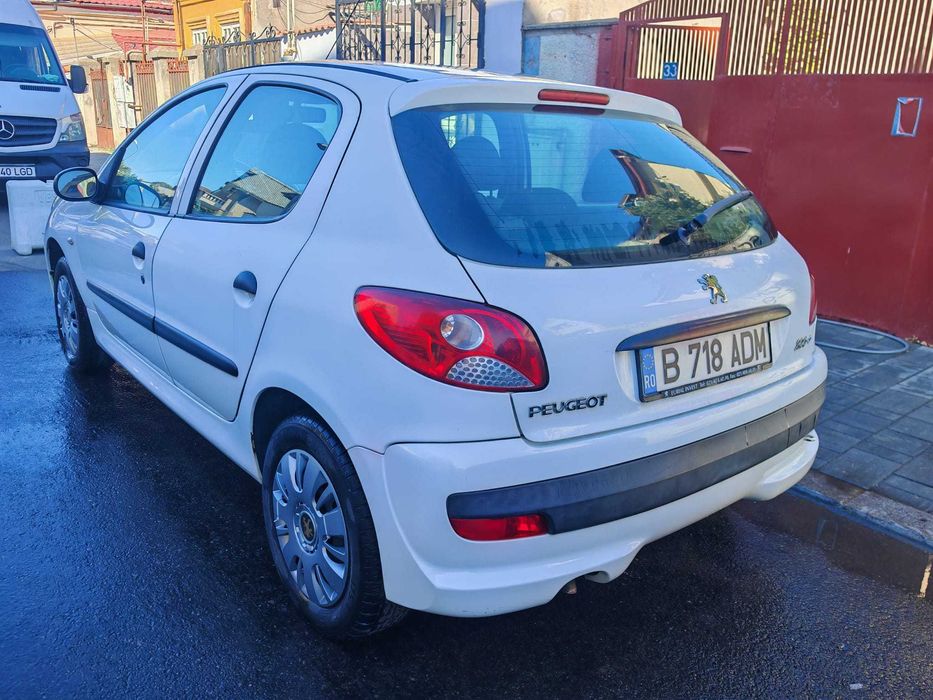 PEUGEOT  2011 — imagine 2
