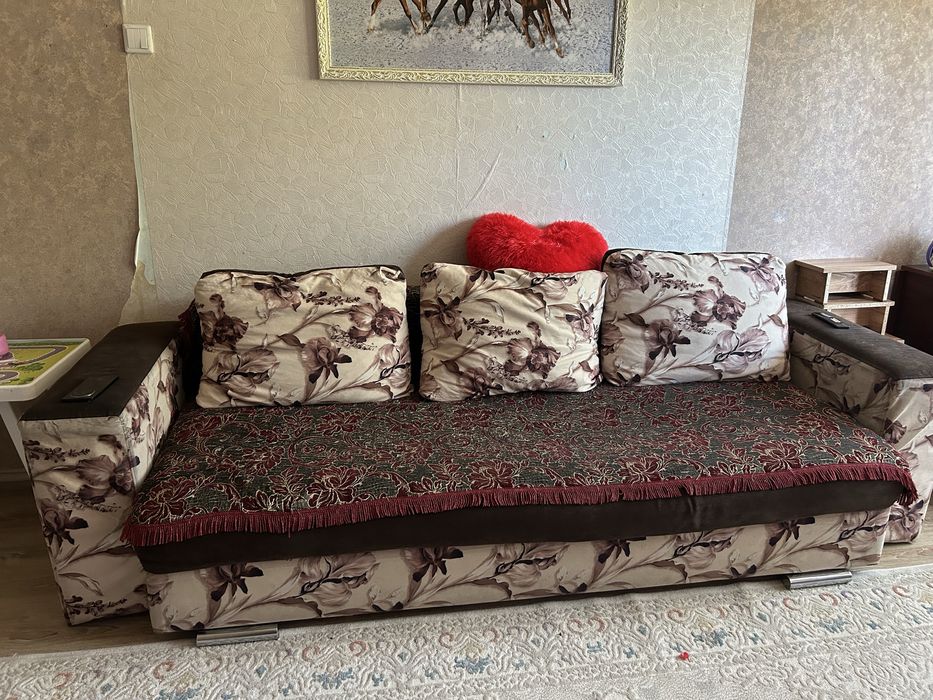 Диван в гостиную б/у
