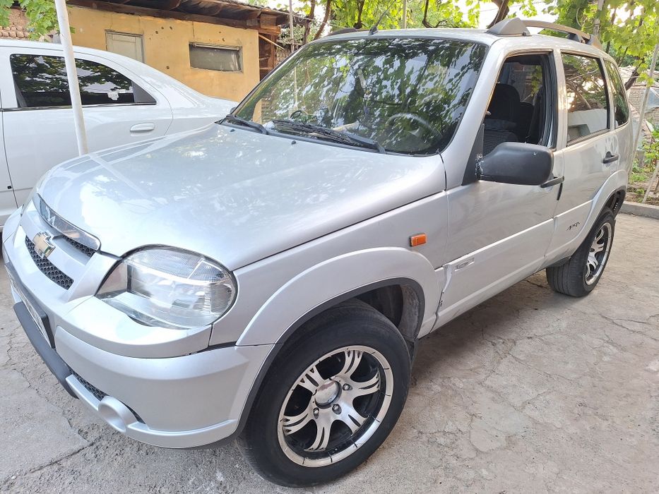 Нива шевролет 2005 йил сотилади