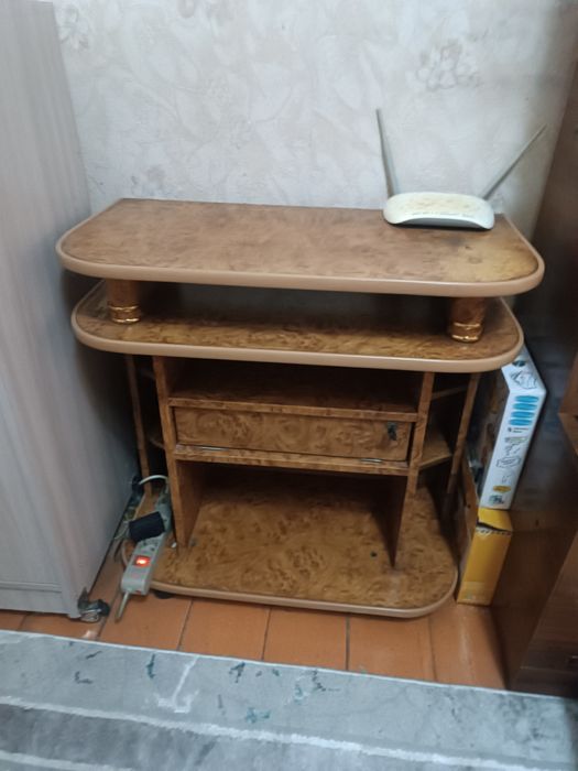 Продам тумбу под телевизор