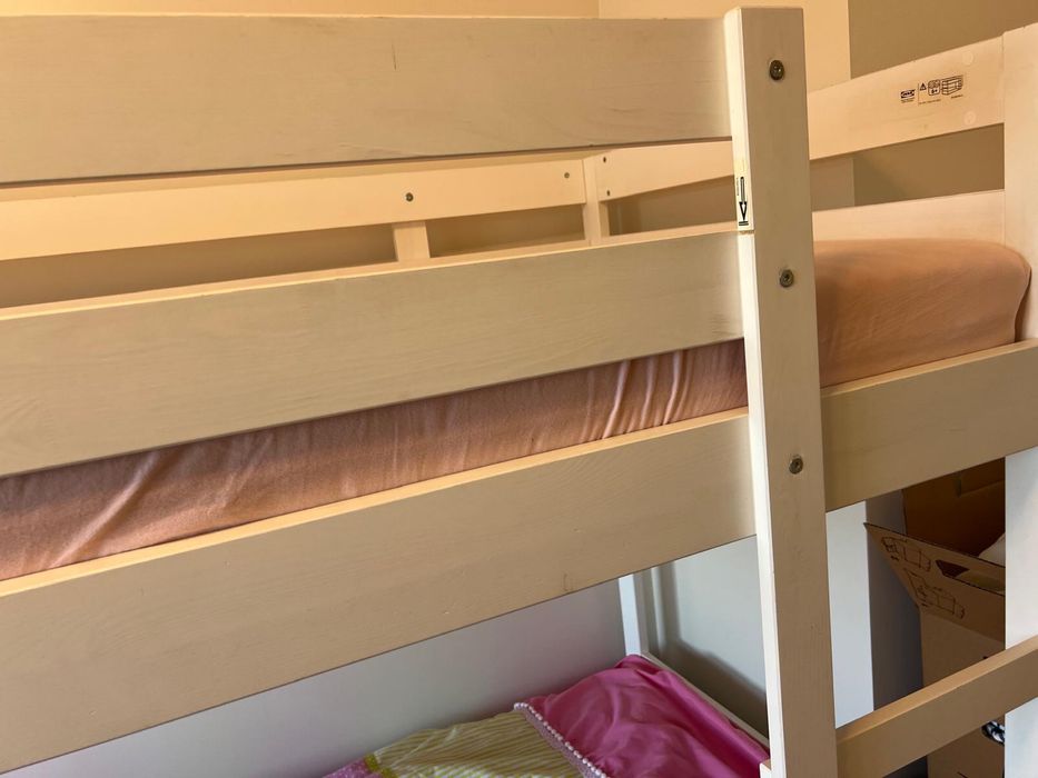 Pat suprapus IKEA MYDAL + saltele + sertare depozitare – stare foarte bună