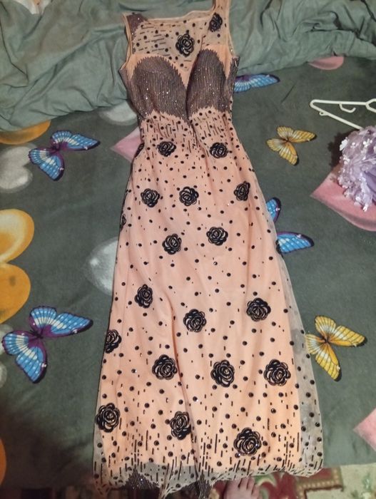 Vând două rochii pentru evenimente speciale și lenjerie noapte