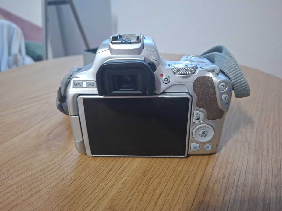 Aparat foto Canon EOS 250D + accesorii