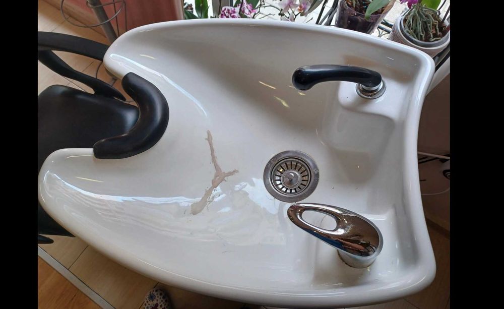 Фризьорска измивна колона